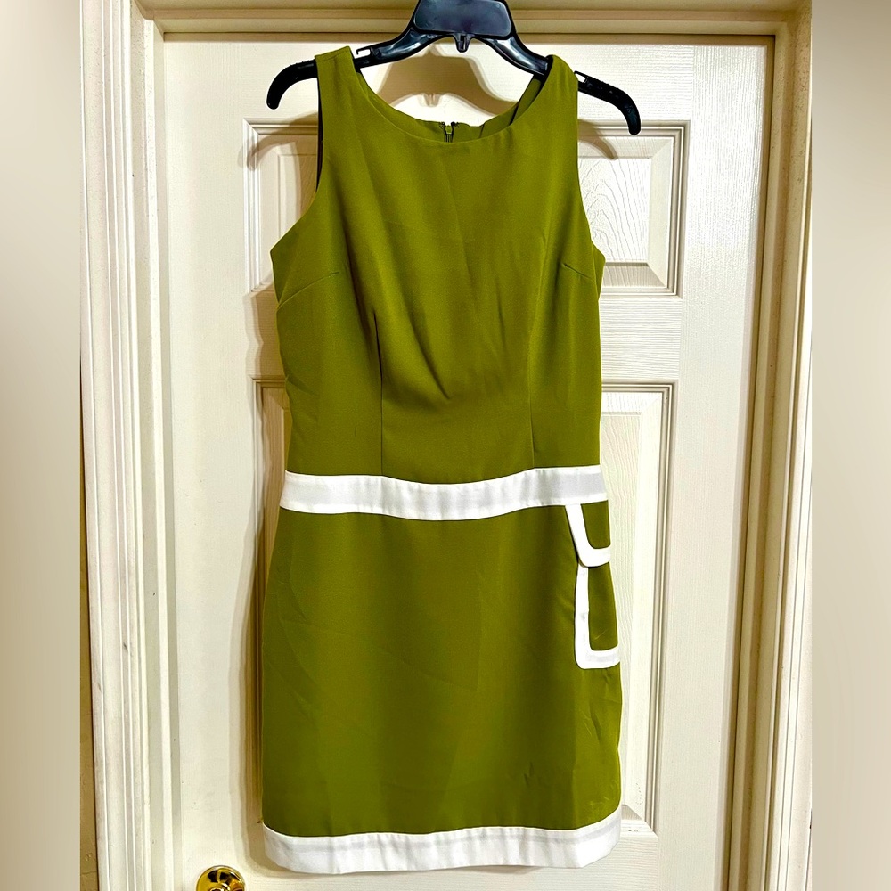 Metrostyle Olive Green and White Retro Sleeveless Dress